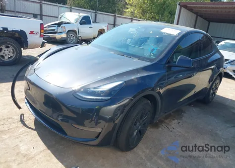 2025 Tesla Model Y Long Range Dual Motor All-Wheel Drive z USA, uszkodzony, nr VIN 7SAYGDEE9SF248703